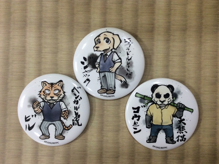 charaga3's tweet photo. 【BEASTARS商品紹介】「缶バッジ」水墨伽羅画の特徴である毛筆入りの缶バッジです！筆絵ならではの世界観をお楽しみ下さい！https://t.co/reQcAqqx0E
#BEASTARS #ビースターズ https://t.co/IXWZRPXVhV