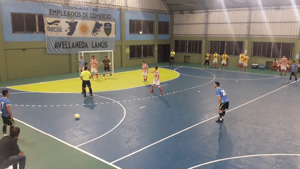 #PrimeraA FINAL en Avellaneda: <a href="/clubsecla/">Club SECLA</a> 1 (Villarrica) - <a href="/barracascentral/">Club Atlético Barracas Central</a> 1 (Angel Muñóz) 
Los del Sindicato lo empataron en el último minuto con arquero-jugador en el arranque del campeonato 2020 
📸 <a href="/LosGuapitos1904/">⚽️CABC⚽️</a>