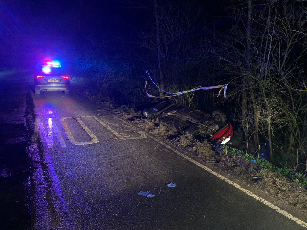 APJ80's tweet photo. RT08 on call tonight #Brackley 2 allocations so far - C2 traumatic injury followed by a C2 rollover RTC with entrapment #Heathencote - 4 very lucky occupants of this vehicle, all minor injury and walking away. Thanks as always to @northantsfire for their assistance @EMASNHSTrust https://t.co/3xLJM0ugIM