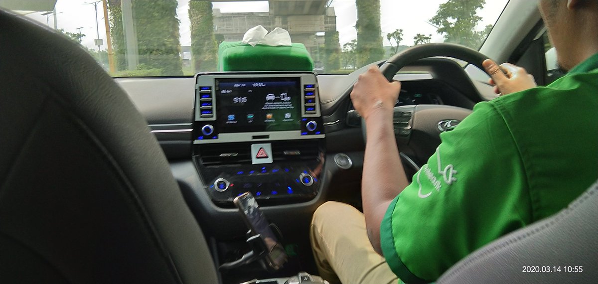 Bambangelf's tweet photo. Baru pertama nyoba e-Taxi.
Bicara soal Battery, dia bilang durasi charge kalo di colokan rumah, 100% Charge butuh waktu 5jam.
Kalo di Charging Station PLN hanya 1 jam.
Batt 38kw full 100% = 400km
Biaya di Charging Station sekitar 
Rp 1.300/kw.

Dg Rp. 49.400 bisa piknik 400km https://t.co/kqUIj1rRJU