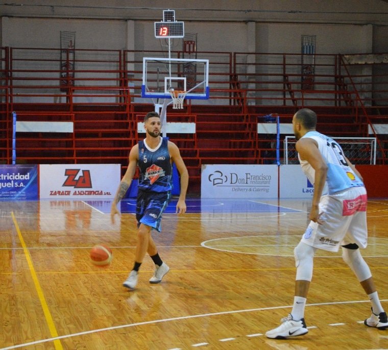 SEGUIMOS SUMANDO 🏀⠀
⠀
👉🏽 En un partido a puertas cerradas, Zárate Basket ganó un partido clave (80 a 71) ante Unión de Mar del Plata, un rival directo.⠀
⠀
@execassinelli. el goleador con 21pts 🔥🔥