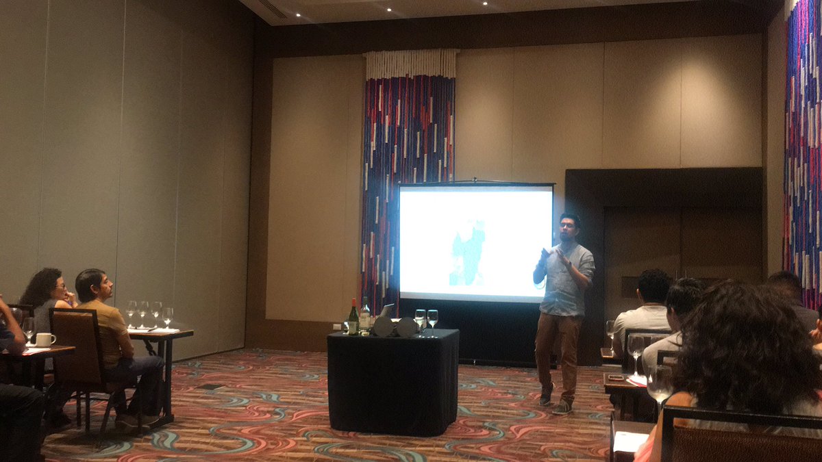 ASM_Peninsula's tweet photo. 👉🇲🇽💯🥃El #Sommelier Internacional @SommBarbosa 💯🇲🇽
‼️Compartiendo su gran experiencia y calidad docente‼️
👉En el diplomado en Bebidas Destiladas e infusiones👈🥃🍹🍸🍺#Cancún 
👉Sesión cognac🥃👈

#DiplomadoenDestilados 
#ASMCaribe
#sommshyatt
#sommlife
#ASMCancun 
#sommtime https://t.co/Q3llO4doIo