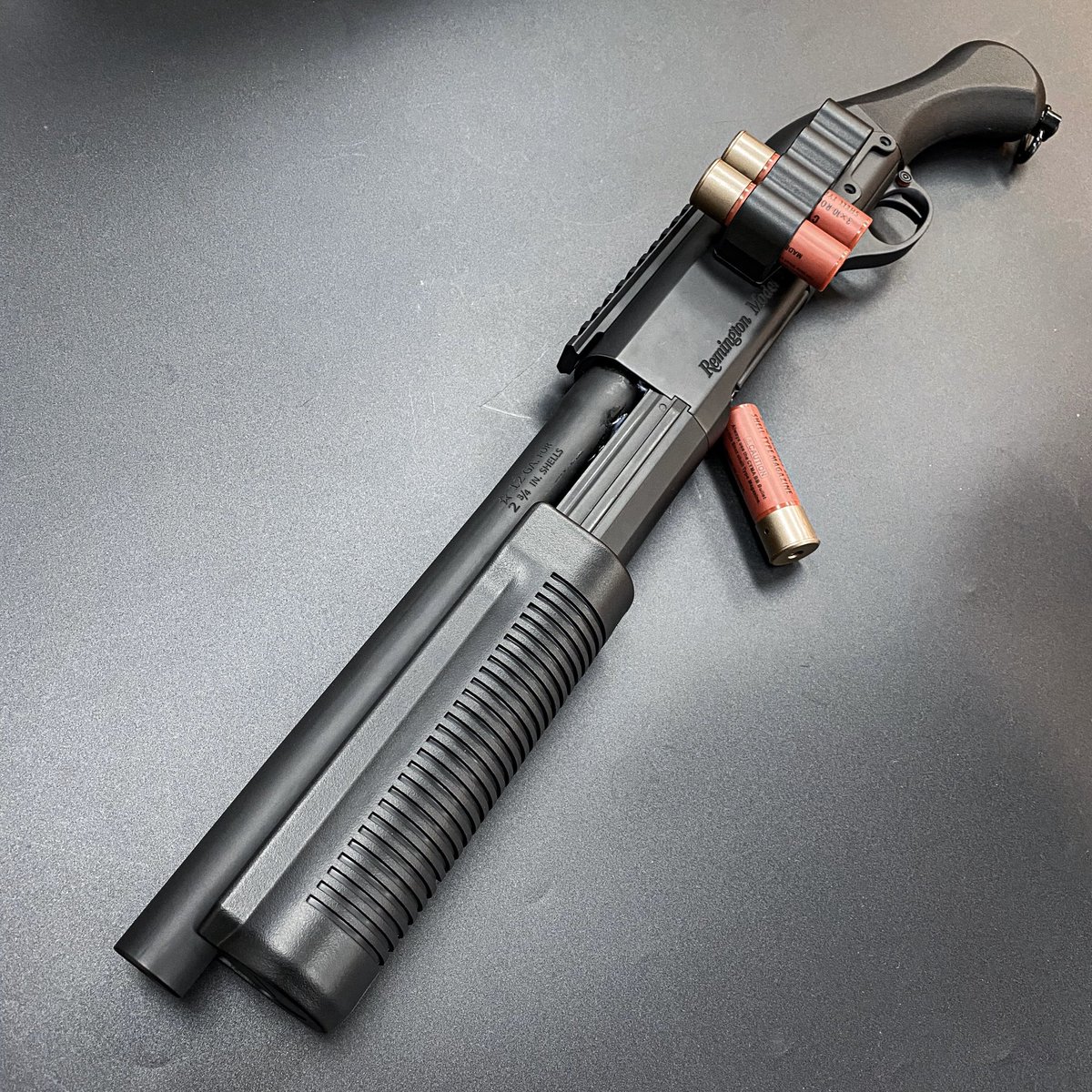 ガンショップ グルカ Cyma M870 ソードオフ タクティカル フルメタル エアガン Bランク 9 900円 Model870を銃身 銃床ともに切り詰めたソードオフショットガン シェル3発と本体に装着可能なシェルホルダーが付属し その小型さも相まって