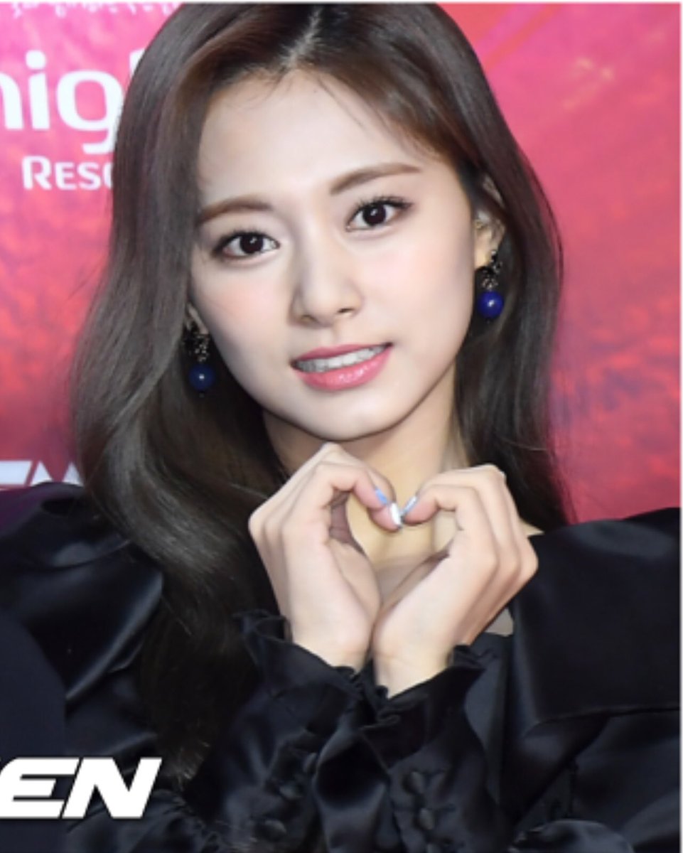 Lotzve614's tweet photo. Tzuyu Naver熱搜#6😌～3/14白色情人節 最想送糖果她 女偶像 瑜第一位😊 2/14最想送巧克力 瑜也是一位👍😊#쯔위 #Tzuyu #ツウィ #트와이스  #TWICE https://t.co/yEaXhxTnOX