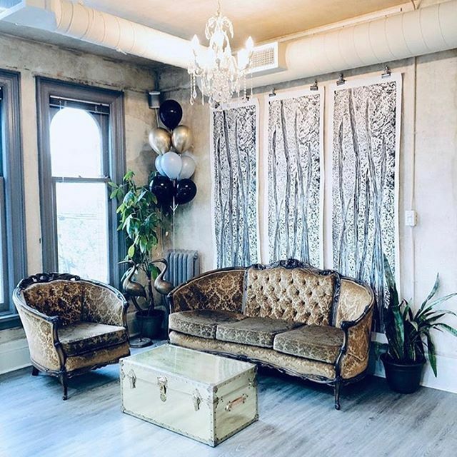 Living room goals! However this isn’t exactly a living room, it’s the waiting area <a href="/thecabinetsalon/">The Cabinet Salon</a> here along #QueenWest. Those couches and metallic trunk coffee-table are so swoon worthy! ✨✨✨✨✨✨
.
.
.
📸: <a href="/thecabinetsalon/">The Cabinet Salon</a> 
#queenstreetwest #quee… ift.tt/38QxOXV