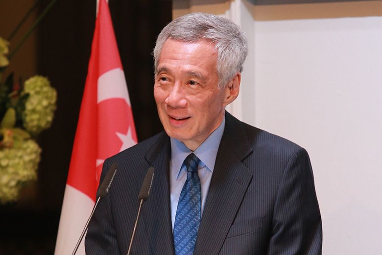 ¿Cómo atraer a los más competentes a la política? Lee Hsien Long, primer ministro de Singapur, ganó el año pasado 1,6 millones $, 4x veces más que el presidente de EE.UU. 

Un ministro de Singapur gana 800.000$ + bonus por objetivos como bajar el paro o aumentar ingresos medios.