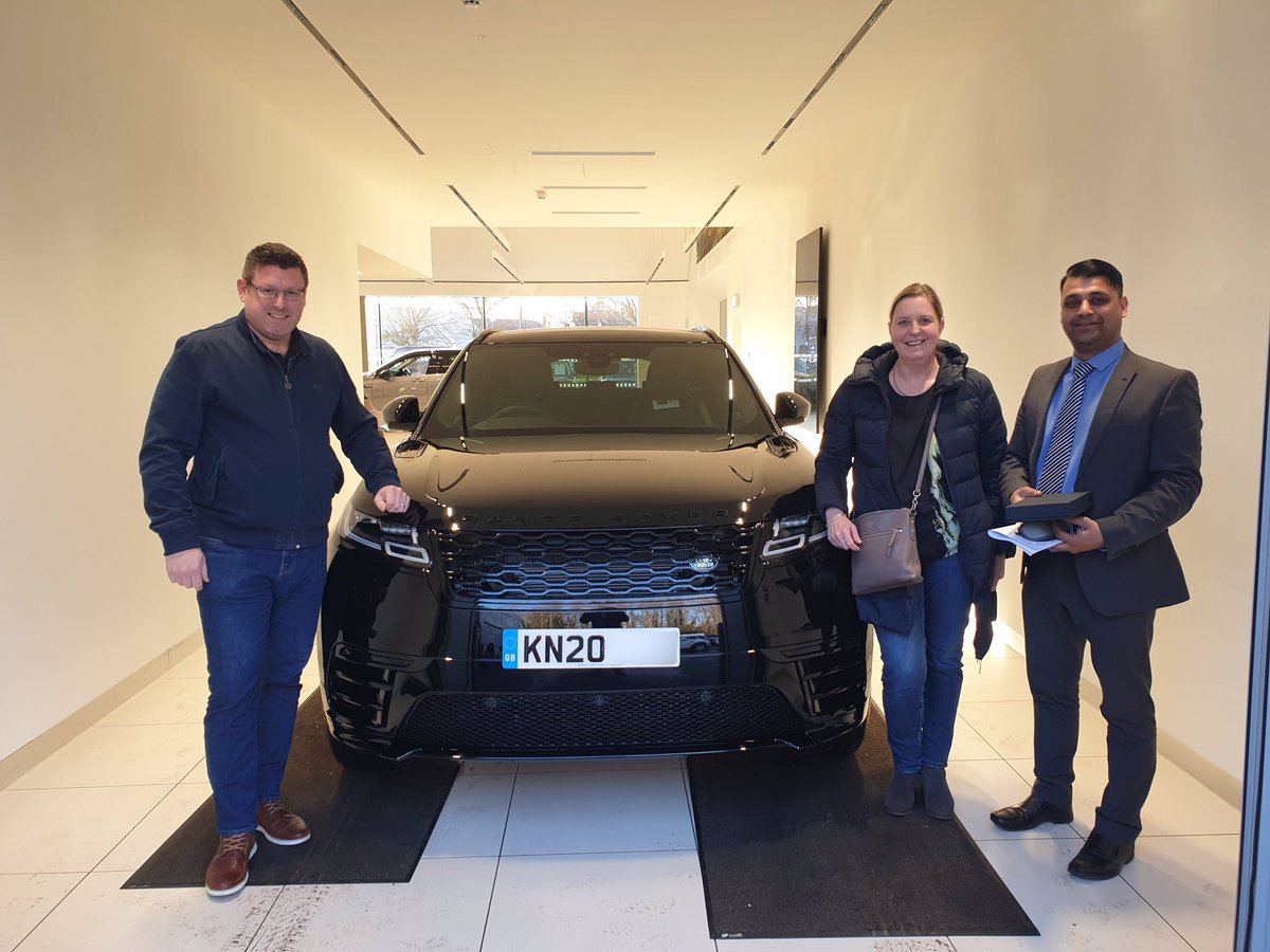 MMGLandRover's tweet photo. #NewCarDay Mr & Mrs Beaney collecting their new #20Reg Velar from Jinal from Marshall #LandRover #Bedford. Love the Velar! #marshallmoments https://t.co/c2mOtPyw7s