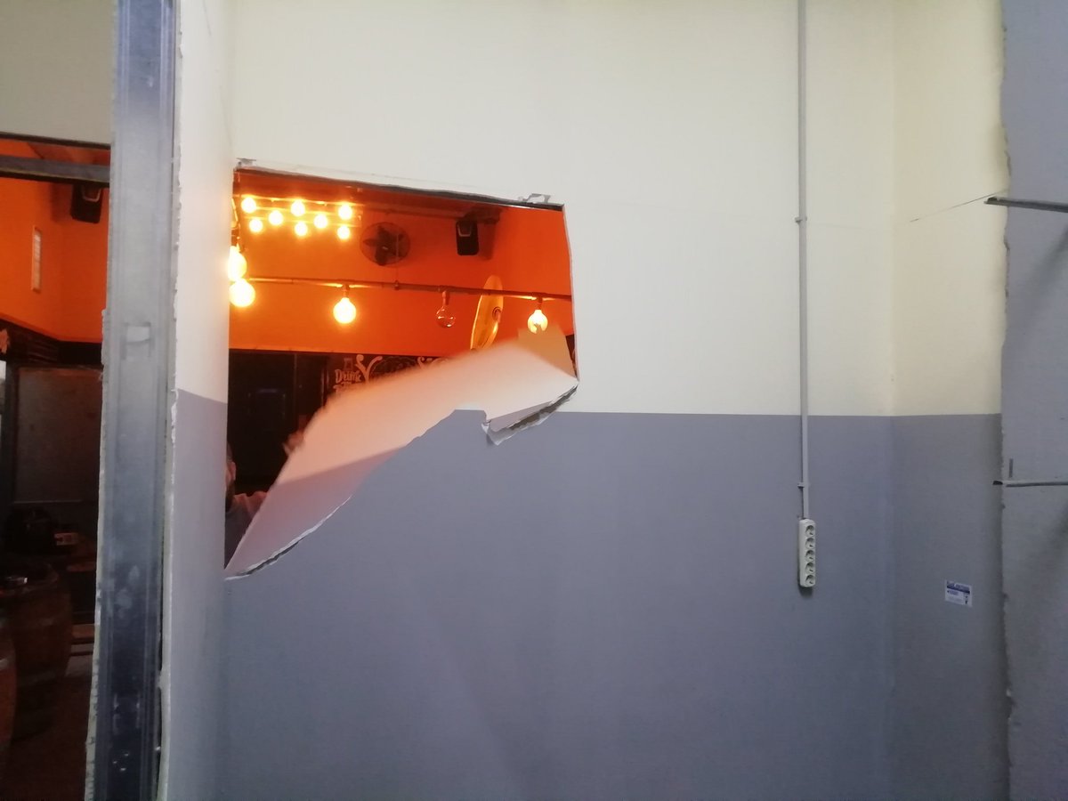 NotosBrewery's tweet photo. Μεταμεσονύχτιες εργασίες... 👷‍♂️👷‍♂️👷‍♀️🍻🍻🍻 https://t.co/haqYAvglIi