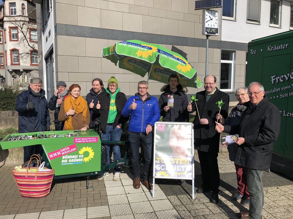Christian Meyer (@gruenmeyer) on Twitter photo Gute Stimmung am Markt in Hameln und viel Zuspruch für <a href="/TorstenSchulte6/">Torsten.Schulte</a> als Landrat. Jetzt gilt es!
Im ersten Wahlgang nur 2 Prozent Unterschied zwischen #SPD und #Grünem Kandidat. Am 22.3 Torsten wählen! #Klimaschutz #Weltoffen #Stichwahl #Grüne Gute Stimmung am Markt in Hameln und viel Zuspruch für <a href="/TorstenSchulte6/">Torsten.Schulte</a> als Landrat. Jetzt gilt es!
Im ersten Wahlgang nur 2 Prozent Unterschied zwischen #SPD und #Grünem Kandidat. Am 22.3 Torsten wählen! #Klimaschutz #Weltoffen #Stichwahl #Grüne