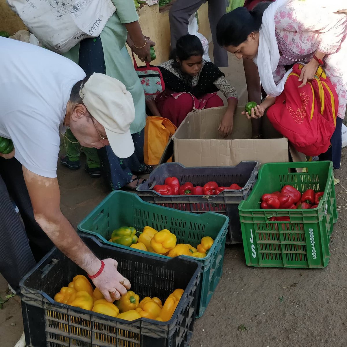 priyankawriting's tweet photo. Farmer market morning. #coimbatore #maproute https://t.co/a0SZENjKvo