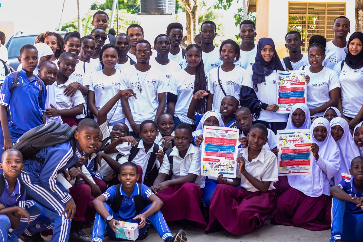 DrArabiFrank's tweet photo. Yesterday I joined members from @tamsakairuki + @TamsaMuhas + City College(#CCoHAS) and Nephrology society of Tanzania (#NESOT) in commemorating #WorldKidneyDay2020 by going to teach students about #KidneyHealth in 5 Secondary schools in Kigamboni district, Tanzania. #BeatNCDs https://t.co/sIpspwULdQ