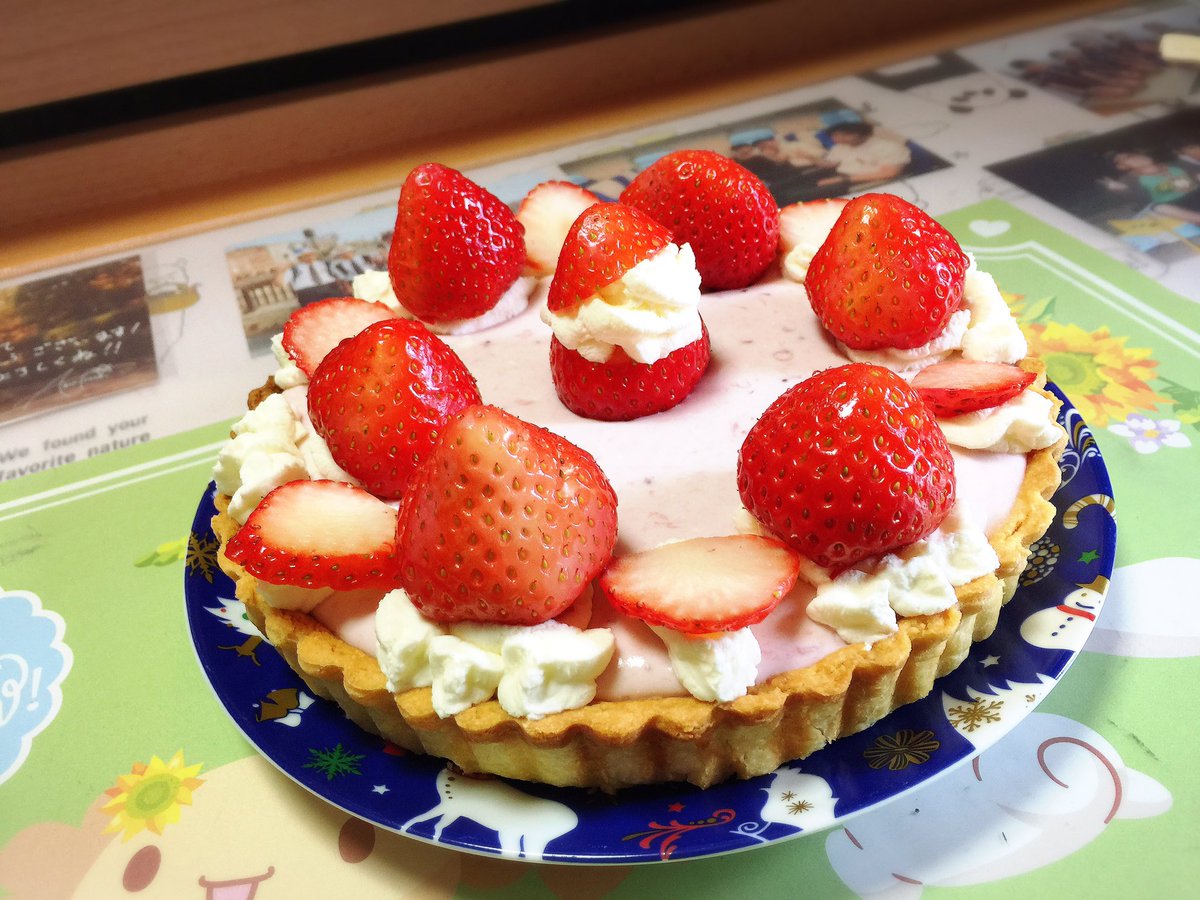 _tyuntan_amtk's tweet photo. つくって友達と食べました〜
#いちご #フルーチェ #タルト #デザート https://t.co/C4dKxGCf0p