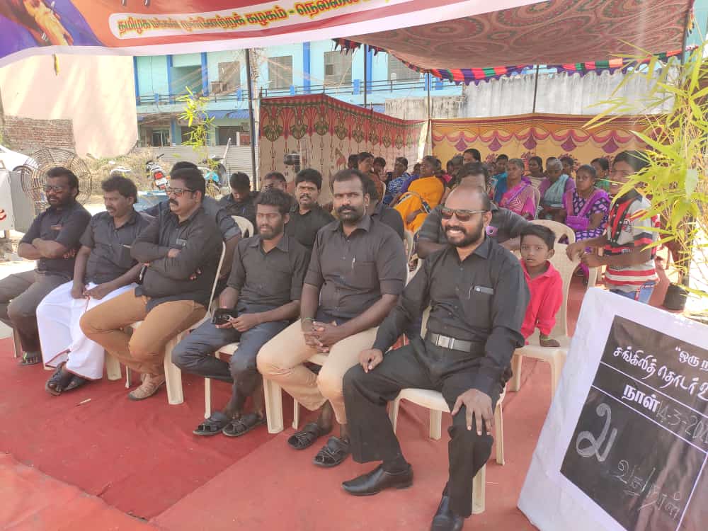 Muthupandi003's tweet photo. #ஏழு #உட்பிரிவுகளை ஒன்றினைத்து #தேவேந்திர_குல_வேளாளர் #அரசாணை அறிவிக்க கோரி #தொடர்_சங்கிலி_உண்ணாவிரதம்.
#தமிழக_மக்கள்_முன்னேற்றக்_கழகம் #நெல்லை_மாநகர்மாவட்டம் சார்பாக
நடைப்பெற்ற இரண்டாவது நாள்
#உண்ணாவிரதப்_போராட்டத்தில்
#மனக்காவலம்பிள்ளைநகர்_மக்கள் போராட்டத்தில் கலந்து கொண்டனர். https://t.co/FSBqrkzYgx