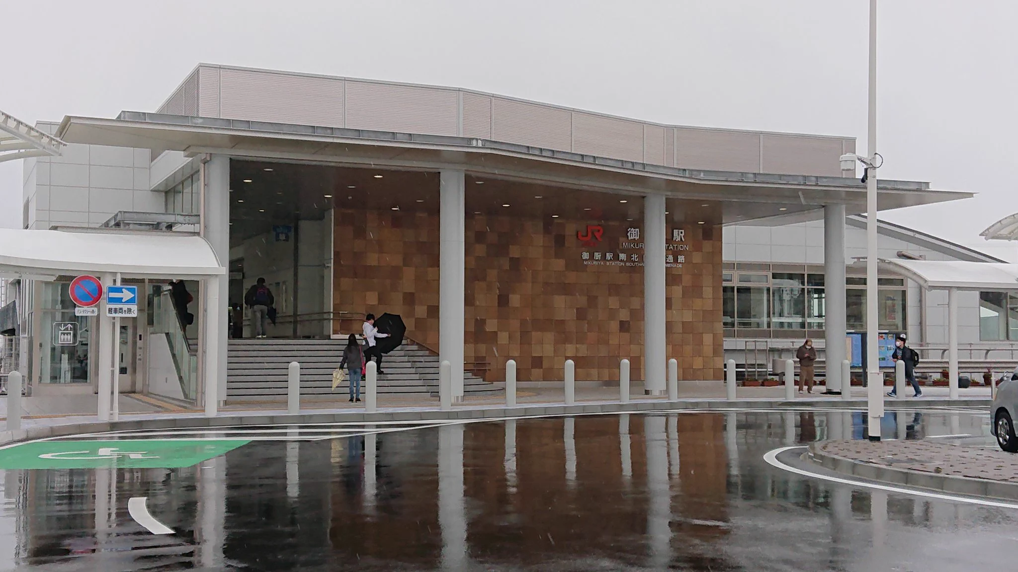 @fitter4911 @817Ebitsu F外失です。同日開業の御厨駅(静岡)は空いてるぞ‼️ 