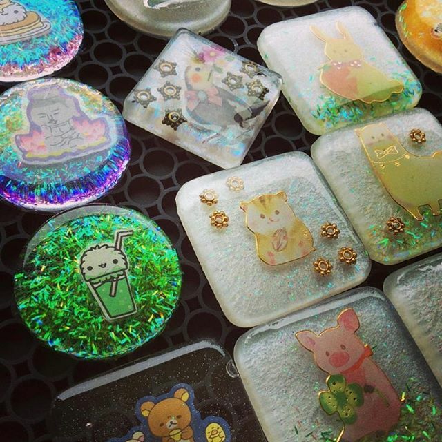mautioshop's tweet photo. Some fun #resin #resincraft #boredombuster #activity I did years ago. Love to use #kawaiistickers and #kawaiistationery to make things. #resinpiece #resinjewelry https://t.co/qcM96gZ15H