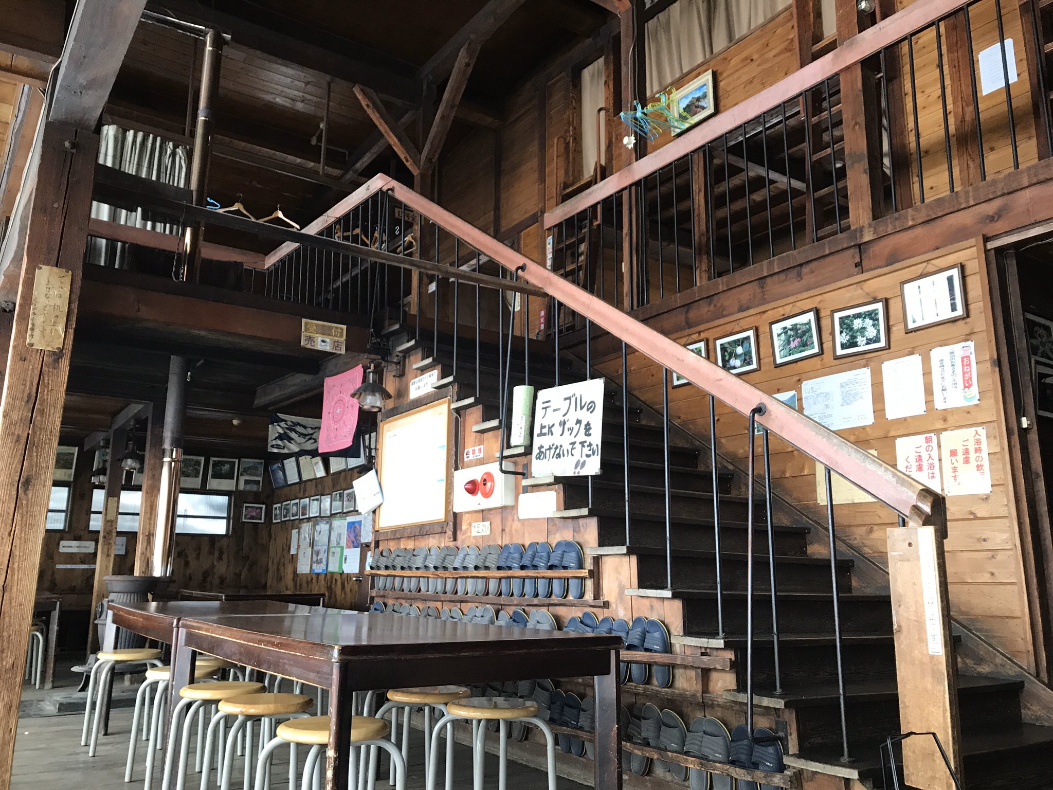 主に安達太良山 今日は時間かかってしまった 今回の敗因は普段入らないくろがね小屋に長居してしまったことだな あの小屋の中だけ時間の流れるスピードがゆったりしてる気がする のんびり小説読みながら過ごしたい空間 建て替え前に絶対泊まるぞ 安達太良山