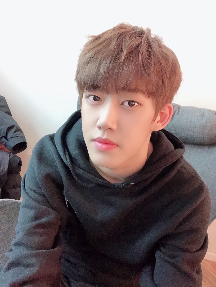 official__IZ's tweet photo. [#아이즈] #HAPPY_WHITE_DAY 🍭
⠀
✨ 준영 ��카 4컷📸
⠀
#IZ #BANDIZ #밴드아이즈 #THE_IZ #더아이즈 #TheDay #더데이 #지후 #JIHOO #우수 #WOOSU #현준 #HYUNJUN #준영 #JUNYOUNG https://t.co/5jSw3rpR1p