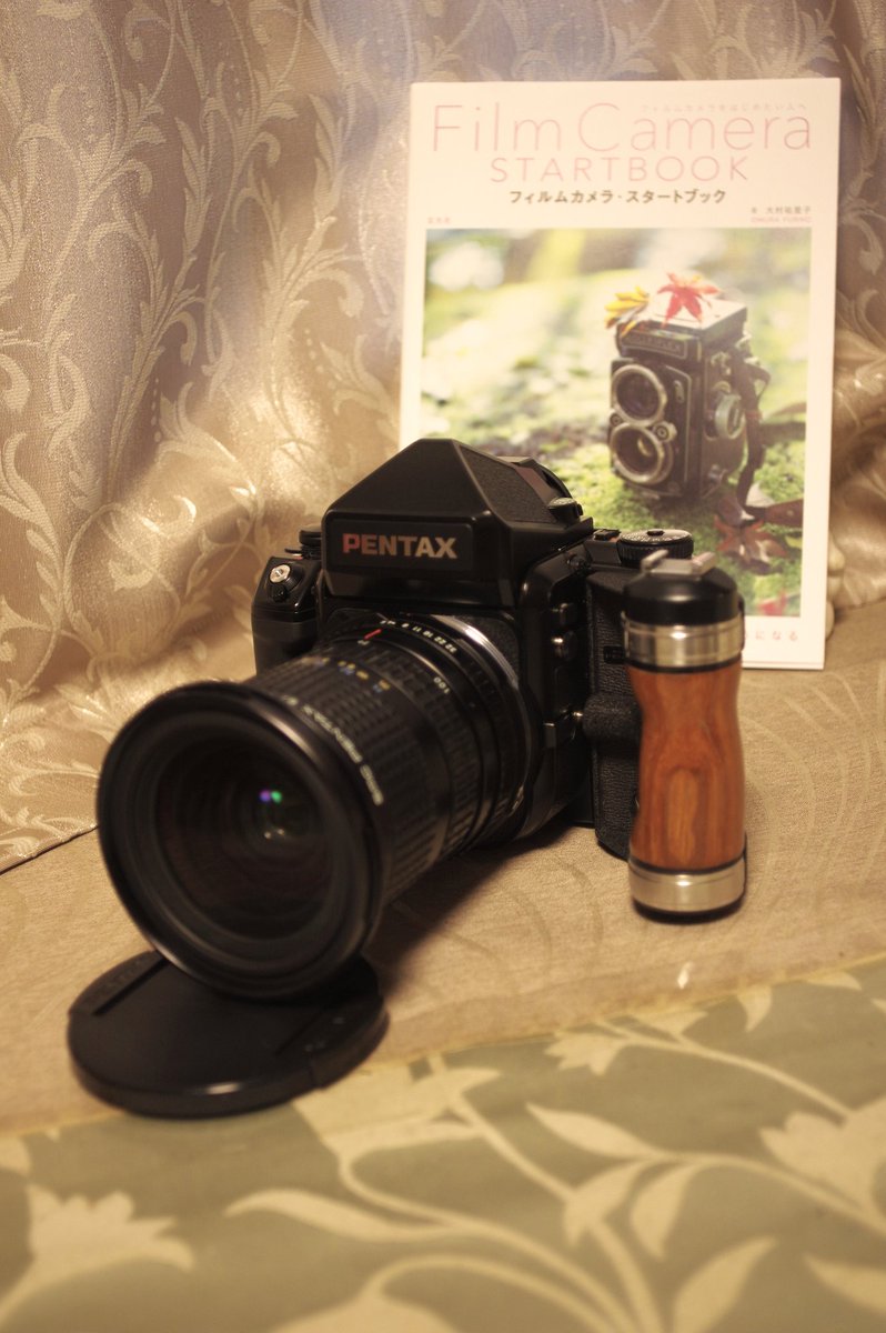 LeoPatriarchXIV's tweet photo. じいちゃんの67II、予定より大分早く修理から戻ってきました。
快気祝いにホットシューグリップも購入。
カッコいい…
三葉堂さん(@mitsubadocamera)ありがとうございました。
#PENTAX #バケペン #67II #フィルムカメラ #フィルムカメラ・スタートブック https://t.co/0QX1NXOMSH