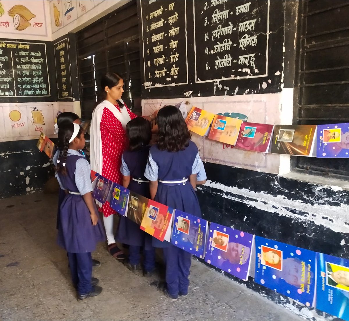 kunda_shinde's tweet photo. My class,My Idea
"Hanging Library"
Motivating students to build the Habits of reading among my learners. @ashok30chavan @Dietnashik1 https://t.co/r4jRlfQftE