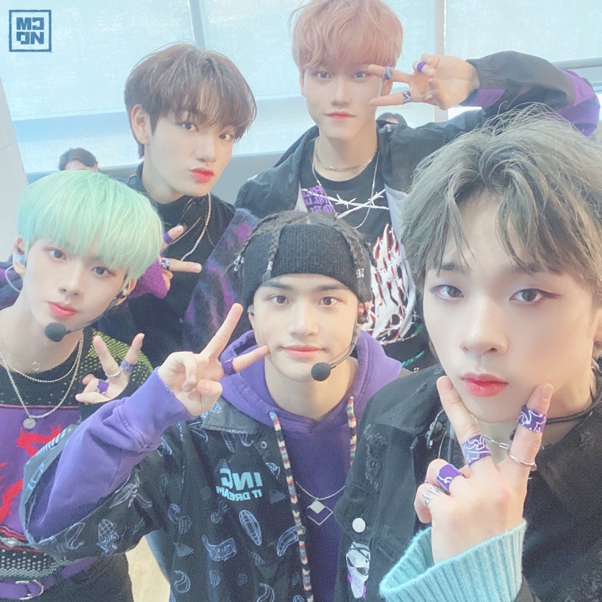 McndOfficial_'s tweet photo. 오늘도 무대를 뒤집어 놓을 짱씨엔디의 #ICE_AGE !!

잠시 후 #MCND 와 함께 하는 쇼! 음악중심은 몇시?!
3시 30분! 우리 모두 본 방 사 수 같이 해요 (๑˃̵ᴗ˂̵)و

#캐슬제이 #Castle_J #빅 #BIC #민재 #MINJAE #휘준 #HUIJUN #윈 #WIN #into_the_ICE_AGE #MBC #쇼음악중심 https://t.co/nDOIRi5Nxu
