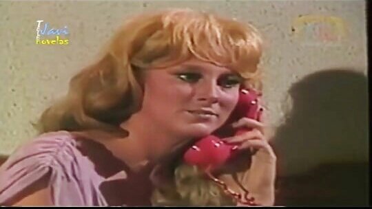 ChrisBach2019's tweet photo. #ChristianBach en "Los Ricos También Lloran"
▪ Año: 1979
▪ Personaje: Joanna Smith, profesora de ballet y madre de María Isabel (Edith González)
▪ Rol: Actriz de Reparto
▪ Episodios: 37 [83-119]
▪ Actores: Verónica Castro, Rogelio Guerra, Guillermo Capetillo, Edith González. https://t.co/0LrQM0UXyr