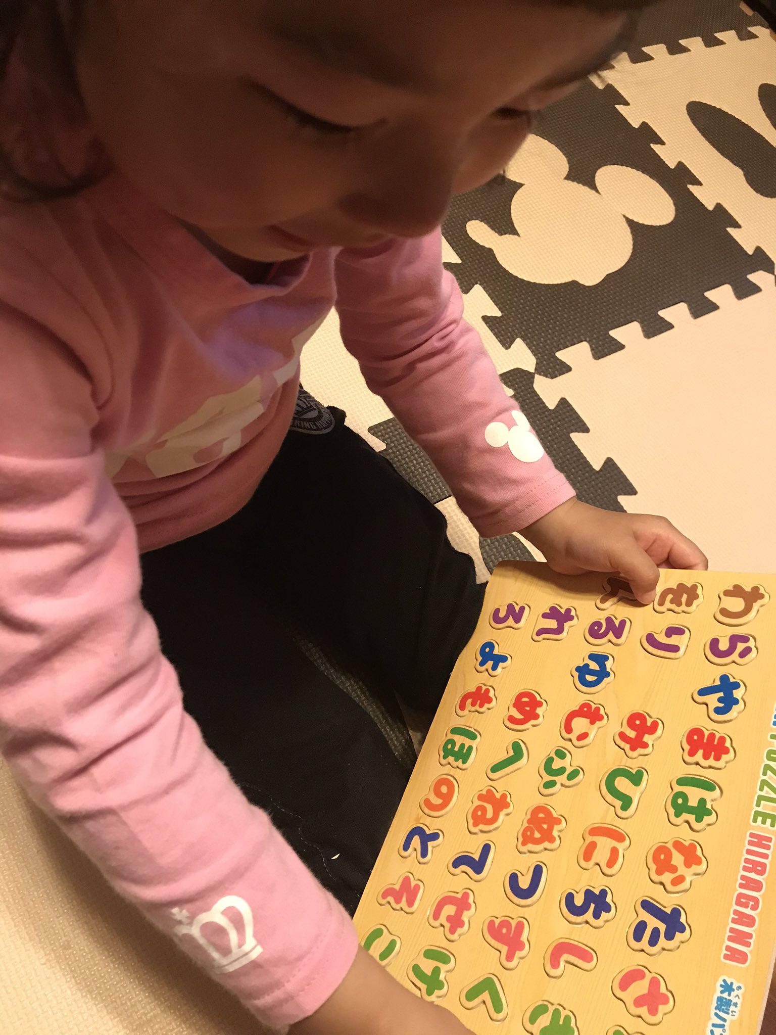 Sachie Kawanishi 外は雪 パズルは好きだけど ひらがな ほんまに覚える気ない 五十音全部言えるんだけど 最後 わうぃううぇを になっちゃうんだよねぇw