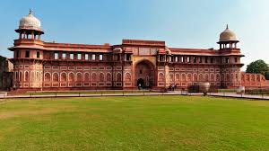 indiacarhire's tweet photo. It was the main residence of the emperors of the #Mughal #Dynasty till 1638, when the capital was shifted from #Agra to #Delhi. The #Agrafort is a #UNESCOWorldHeritagesite. It is about 2.5 km northwest of its more #famous #sister #monument the #TajMahal.

https://t.co/WENdLdNe3F https://t.co/9OvGnicRpa