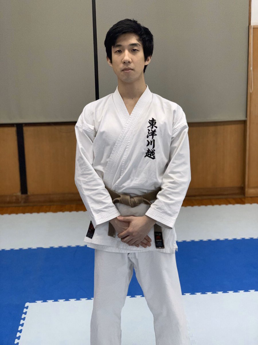 東洋大学川越体育会空手道部 V Twitter こんにちは 今日も恵美須屋が部員紹介します 新3年 都市環境デザイン学科 中澤先輩です 経験者で形 組手どちらもかっこいいです 欅坂46の鈴本美愉推しです 突然 怒涛の方言が飛び出す新主将 中澤先輩でした