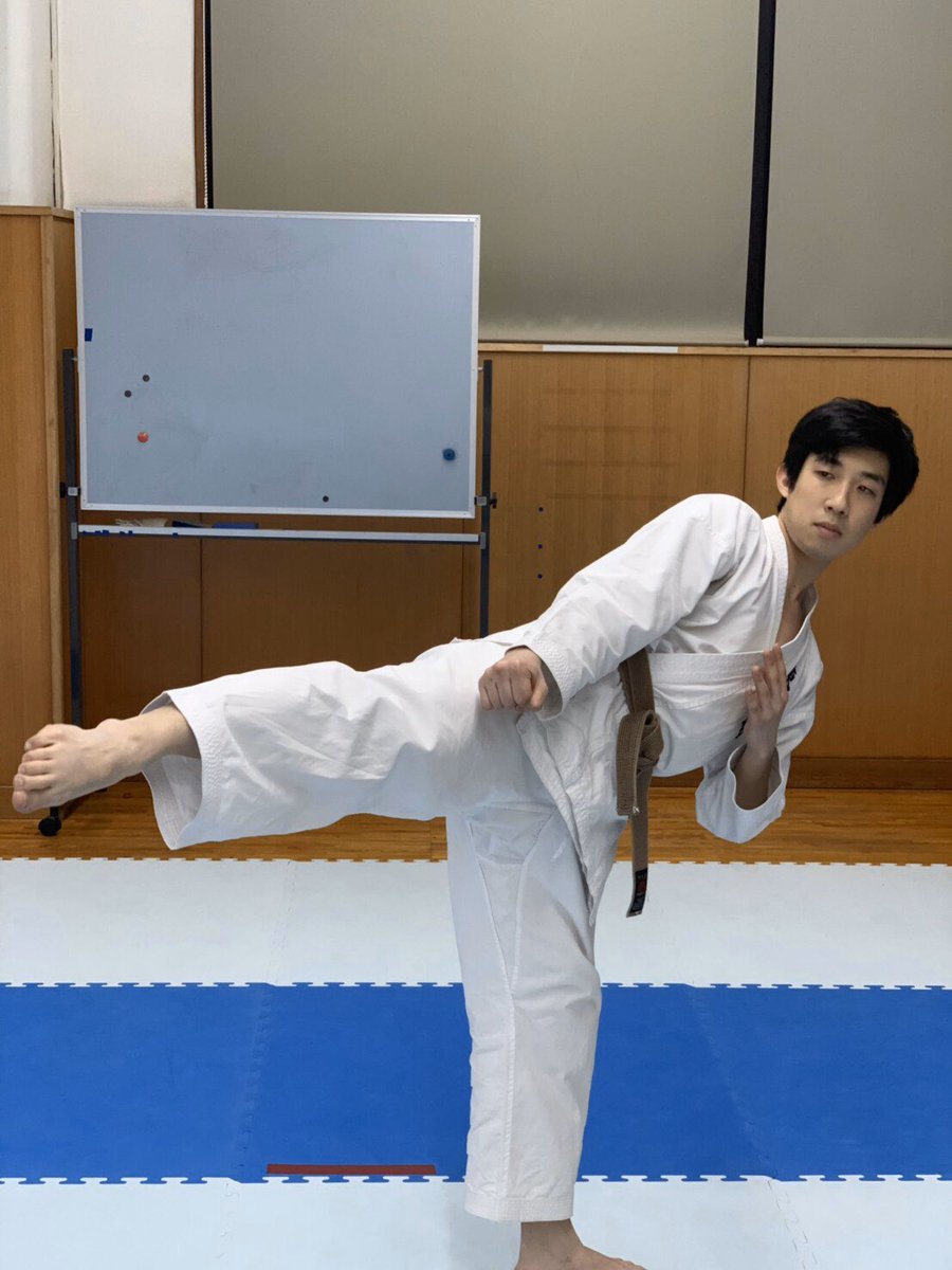 東洋大学川越体育会空手道部 こんにちは 今日も恵美須屋が部員紹介します 新3年 都市環境デザイン学科 中澤先輩です 経験者で形 組手どちらもかっこいいです 欅坂46の鈴本美愉推しです 突然 怒涛の方言が飛び出す新主将 中澤先輩でした