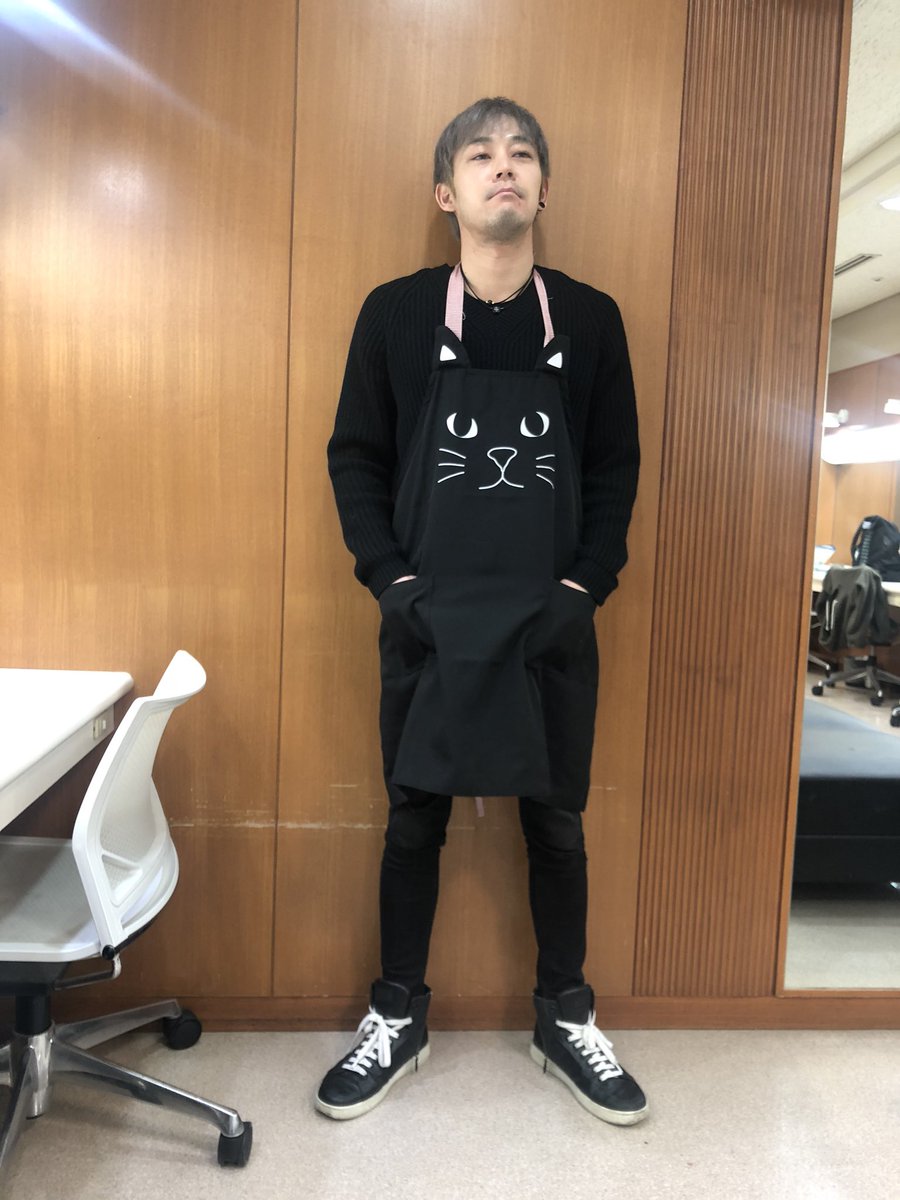 ট ইট র Flumpool 小倉誠司 隆太がプレゼントくれた Armaniの紙袋から出てきたのがこれでした にゃん いつか企画の料理動画とか番組で料理作る機会が有れば付けてみようかなと 隆太ありがとう 皆さん今日寒いので暖かくしてくださいね エプロン ট ইট র Flumpool 小倉誠司 隆太がプレゼントくれた Armaniの紙袋から出てきたのがこれでした にゃん いつか企画の料理動画とか番組で料理作る機会が有れば付けてみようかなと 隆太ありがとう 皆さん今日寒いので暖かくしてくださいね エプロン