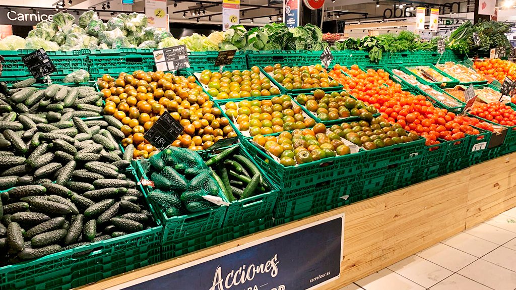 CarrefourES's tweet photo. Continuamos trabajando, junto a nuestros 50.000 colaboradores y 9.000 proveedores, para asegurar la disponibilidad de productos en todo momento. Además, informamos de que todos nuestros Hipermercados y Supermercados seguirán abiertos en su horario habitual. https://t.co/6oW2rj5Rar