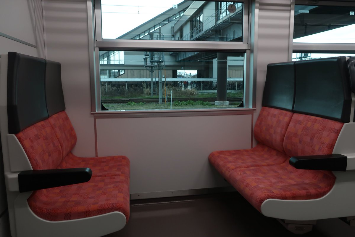 MilkCoCoa_usa41's tweet photo. #ごちうさ寝そべり旅
#ごちうさ寝そべりレトロ探訪旅
#TrainForYou
磐越西線 上り 会津若松行 
236D GV-E400系 3両編成
編成番号不明

気動車なのに電車並みの加速しやがるから気持ちが悪い https://t.co/mDoLQ5ZBVV