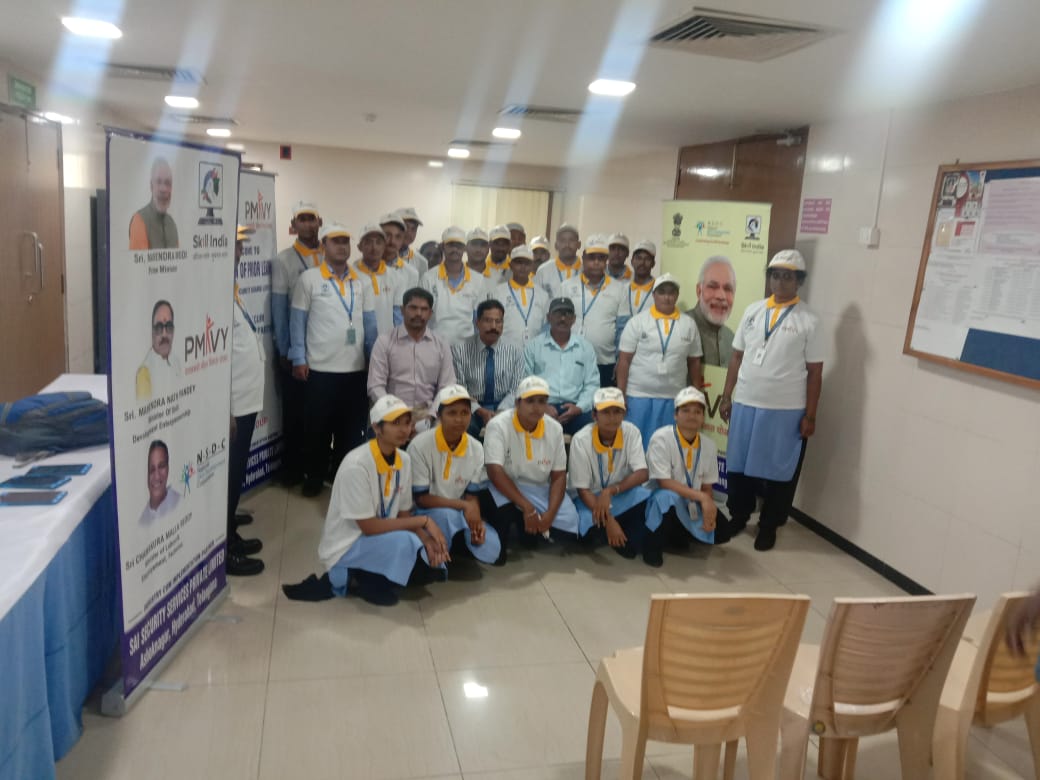 SaisecuritySer5's tweet photo. #Recognition of Prior Learning (RPL) By #Sai_Security_Services_PvtLtd in the Job Role of "UNARMED SECURITY GUARD", #Telangana at Basavatarakam Indo American Cancer Hospital.
#PMO_India ,#SkillIndiaSupport, #Skill_India, #MSDESkillIndia ,#MEPSCIndia,#NSDC https://t.co/fnGtiZxjQc