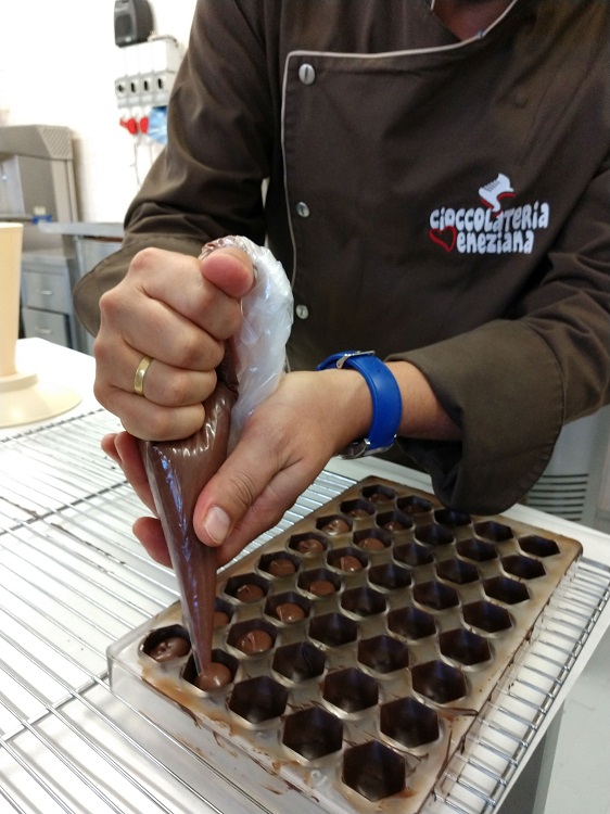 Im östlichen #Venetien genießt man gemütliche E-Bootstouren auf dem #Fluss #Piave – und entdeckt dabei sogar feinste #Schokolade.  tinyurl.com/uh5le6h <a href="/TurismoVeneto/">Visit Veneto</a> <a href="/RegioneVeneto/">Regione del Veneto</a> <a href="/DiscoverVeneto/">Discover Veneto</a> <a href="/CiaoNico/">Nicoletta De Rossi</a>