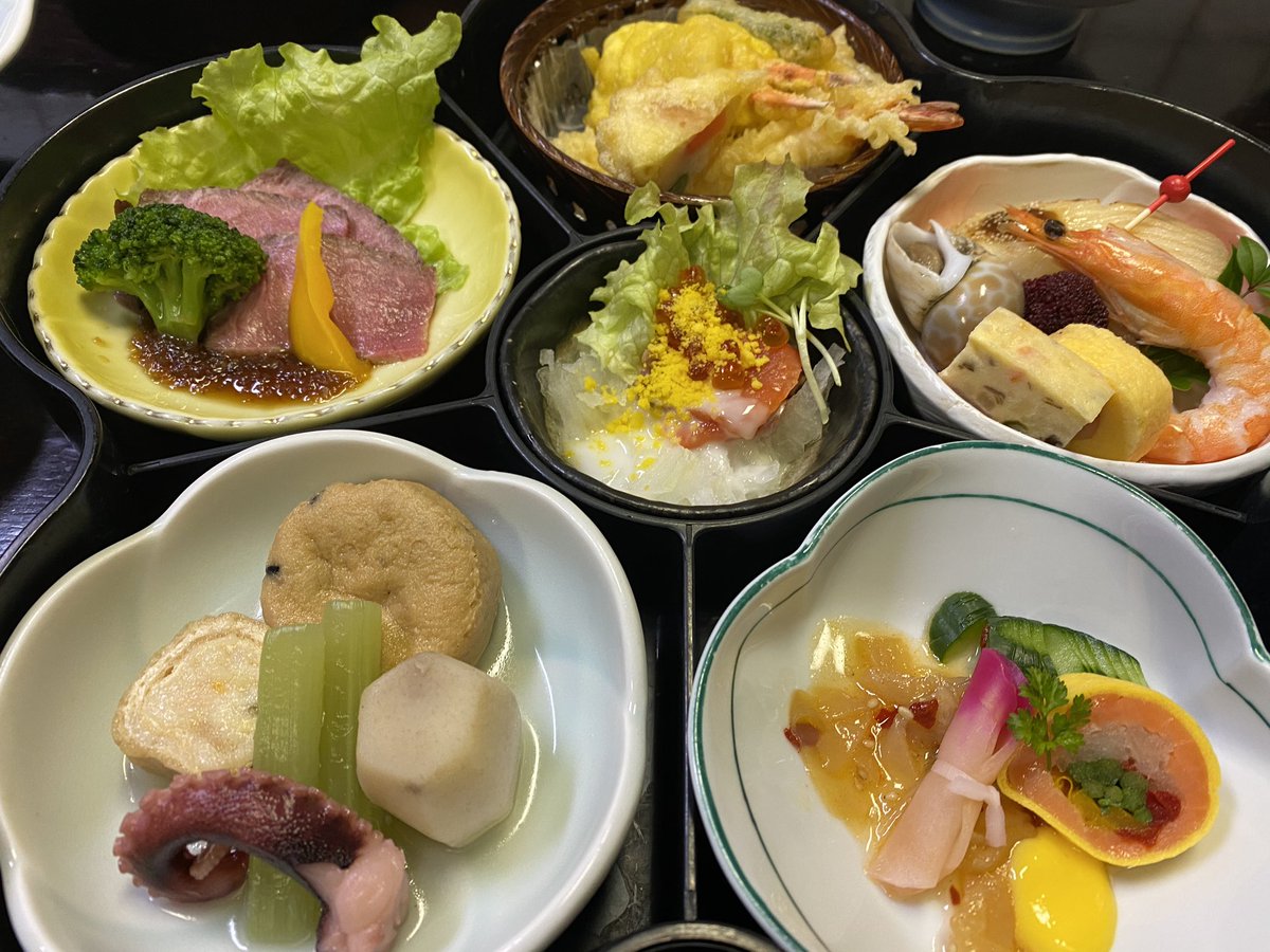 坂本雅司 على تويتر 世界辺境料理研究 大阪から約4時間半かけ 親族の葬儀場へ駆けつける 遅い昼めしは冷え切った 割烹御膳 雨が途中からミゾレ雪に変わった