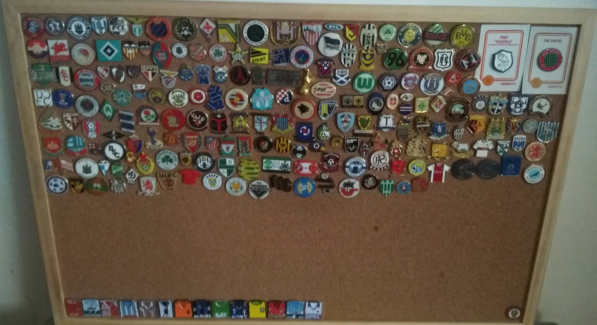 graemelms's tweet image. Here's a pic of some of my football badge collection #badges #badgecollection #bandsfc @nonleaguebadges @hallydesigns