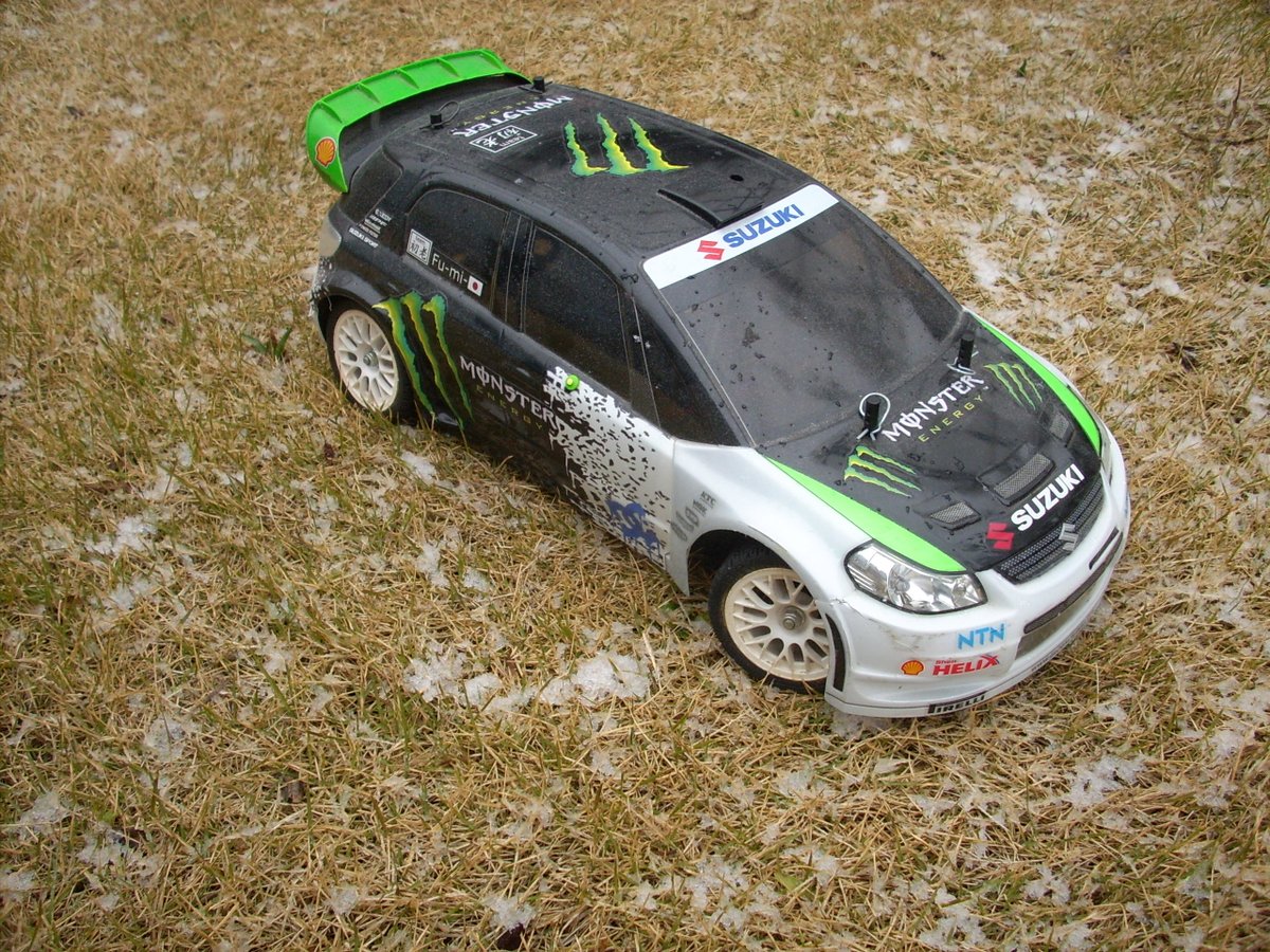 SimpsonmanJ's tweet photo. 先程から降っておりまして大体1時間前くらいでこんな感じ。
なおこのSX4はこう見えてもターマックドリフト仕様のTT01Dシャーシですので、このまま調子こいて走ってしまうのは無理な模様。
というわけであくまでイメージカットです。
#雪
#ラジコン
#TT01D
#ドリラジ
#鈴菌 https://t.co/xKD46hjpw4