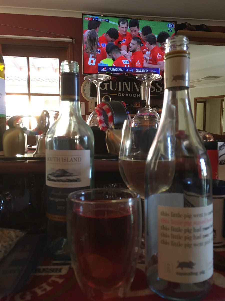 wapple15's tweet photo. Saturday evening #wineview #Canberra
#SquealingPig #PinotNoirRose Total deliciousness.
@thefoodmarshall @winewankers @CBRFoodie
Oh, and the Sunwolves are getting spanked. https://t.co/97UmFlZxRb