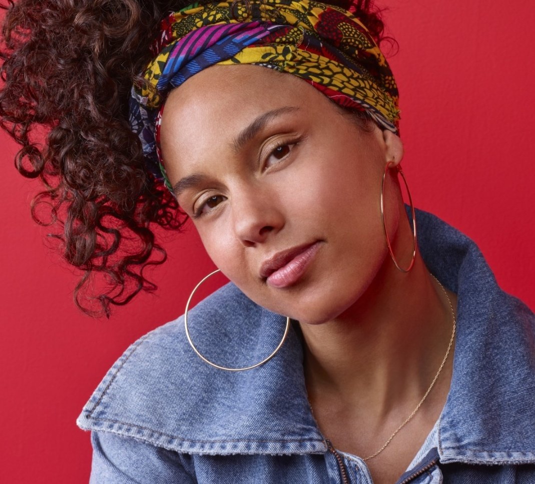 RoyalFMRwanda's tweet photo. #RickDeesWeeklyTop40 with @rickdees.
How are you doing?
On the Count down this week is Underdog @aliciakeys, thank you next @ArianaGrande, Someone you loved @LewisCapaldi.
#RickDeesShow
#Top40CountDown
#WeeklyTop40
#Music
#943RoyalFM https://t.co/8HfLj9eC3K