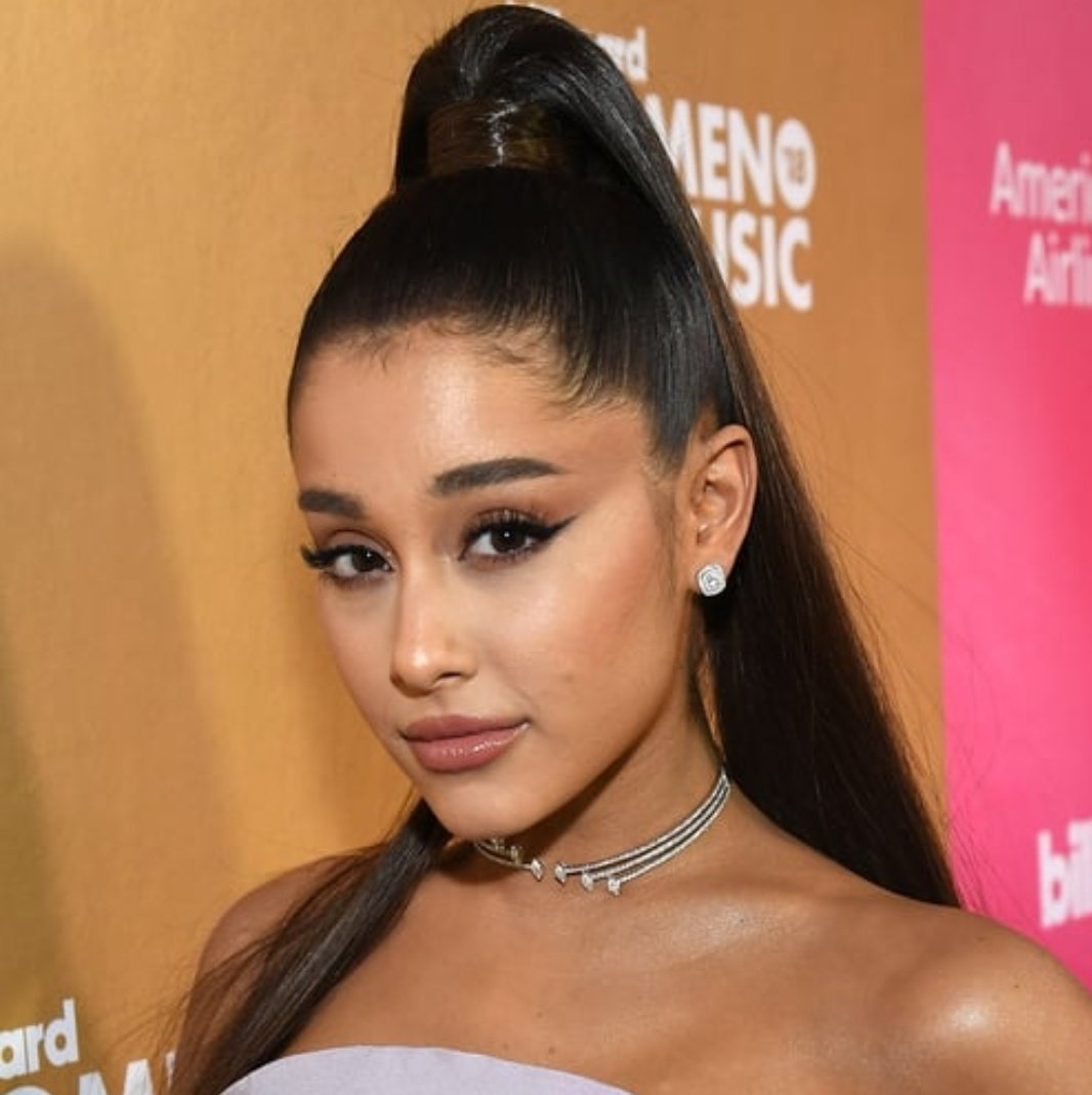 RoyalFMRwanda's tweet photo. #RickDeesWeeklyTop40 with @rickdees.
How are you doing?
On the Count down this week is Underdog @aliciakeys, thank you next @ArianaGrande, Someone you loved @LewisCapaldi.
#RickDeesShow
#Top40CountDown
#WeeklyTop40
#Music
#943RoyalFM https://t.co/8HfLj9eC3K