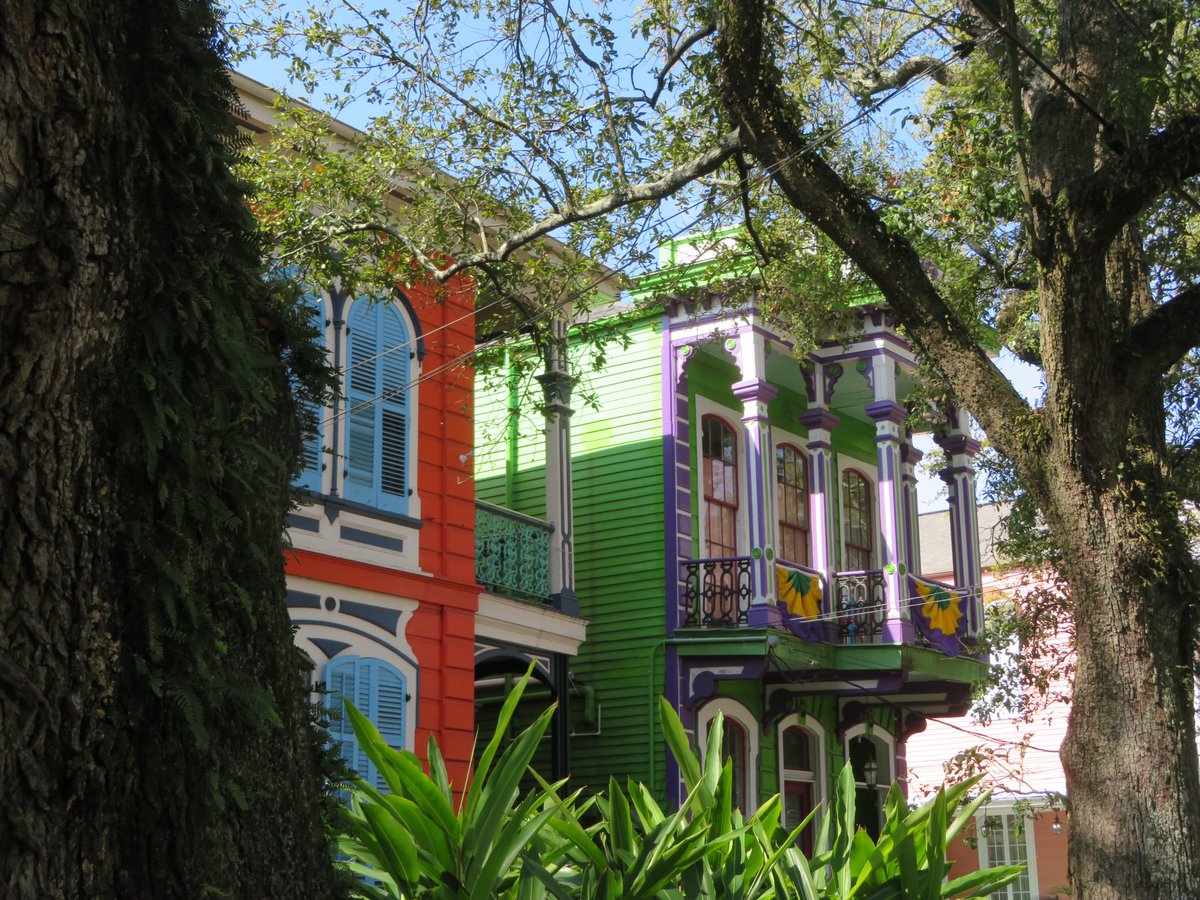 jmny33's tweet photo. Beautiful colored houses on the road to Bayou St John, New Orleans #nola #neworleans #explorenola #wheninnola #onetimeinnola #louisiana #visitnola #visitneworleans #thebigeasy #nawlins #bigeasy #louisiane #nouvelleorleans https://t.co/Ne4pFmqZJQ
