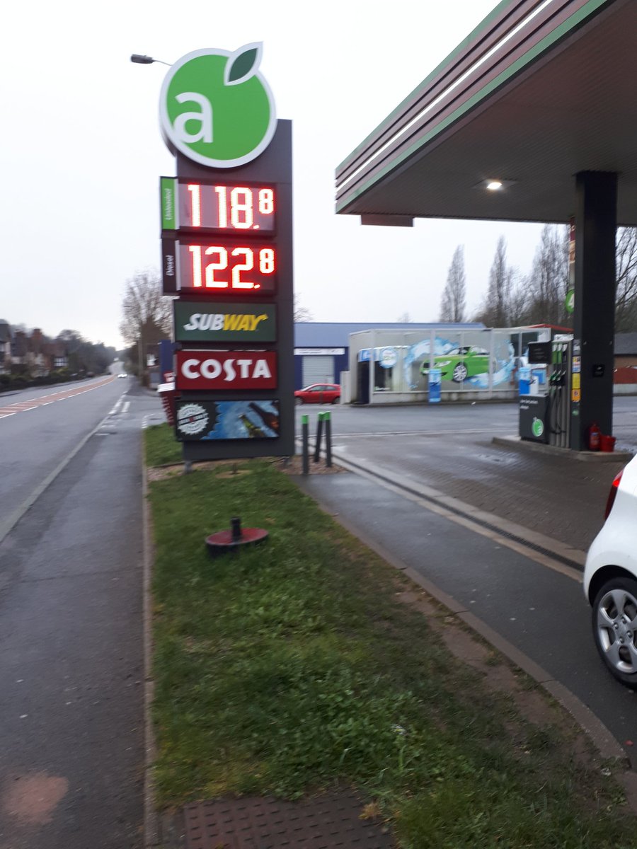 WeDontBuyCrime's tweet photo. 24 hr Fuel Station that is a licensed premises #licensingcheck. Opportunity to engage &amp; get feedback. No fuel thefts for months &amp; months, no suspicious activity, thank you for asking! 👍 #ReducingDemand  #saferpeople @CSuptHarding @WestMerciaPCC @PettitDamian @ACCGeoffWessell https://t.co/Vb3gQNW2PW