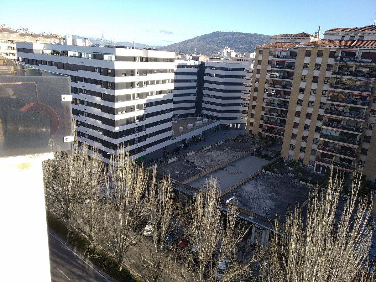 ibrugos's tweet photo. La cola llega ya a Sancho el Fuerte @CoronaVid19 #Covid_19 https://t.co/1Mxn7O3M59