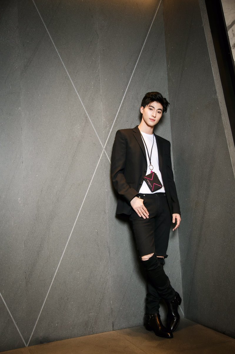 bluepongtiwat_'s tweet photo. #GivenchySS20 https://t.co/LmJIi0gBoD