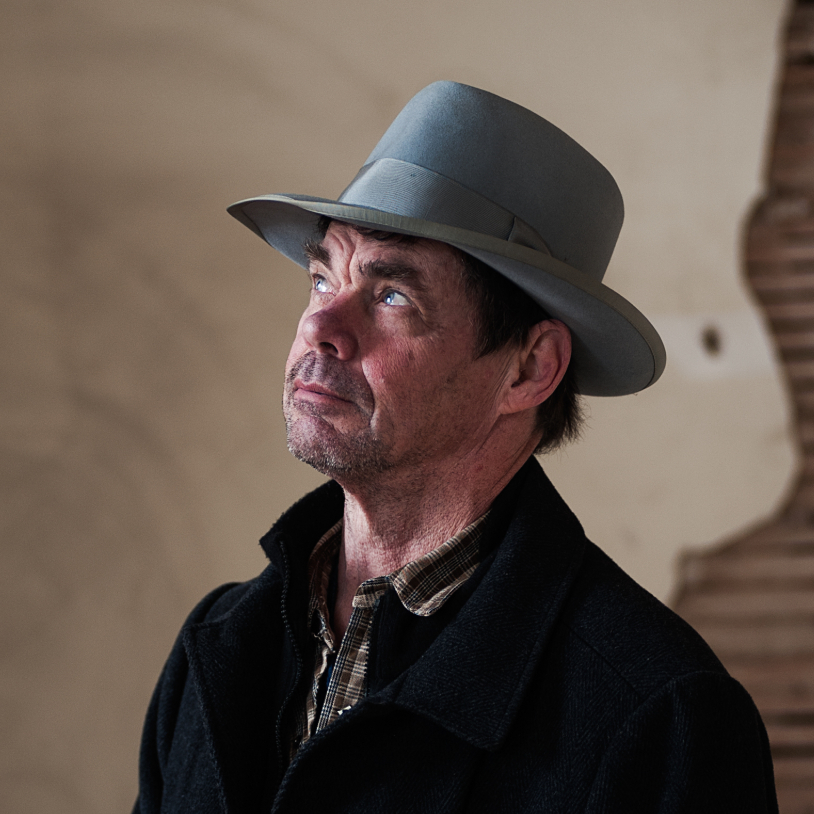 📻 Tune in to BBC Radio Bristol today between 9-11am when James Hanson will be talking to Rich Hall ahead of his visit to The Playhouse later this month.