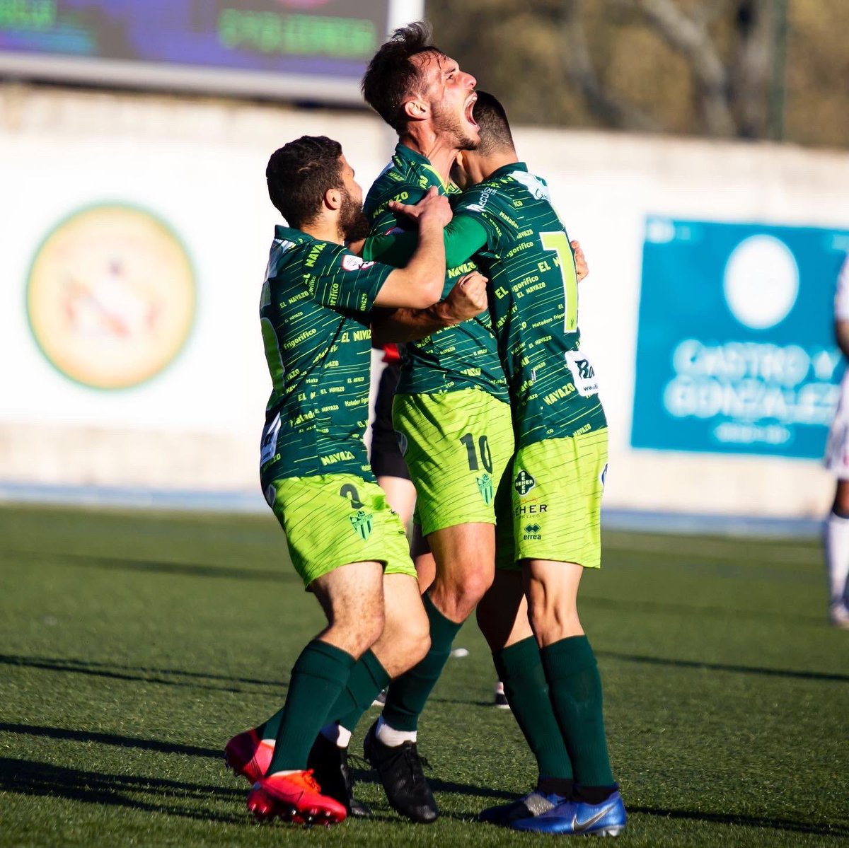 clubdepguijuelo's tweet photo. Hoy , no hay ¡ GAME DAY !

El COVID-19 parece que nos va ganando este partido.

En nuestras manos está remontarlo para poder pasar esta eliminatoria y volver a disfrutar ya no solo del fútbol , sino tambien de la vida.

Si  #nosquedamosencasa pronto volveremos a cantar ¡ GOL ! https://t.co/eryYXSqk0S