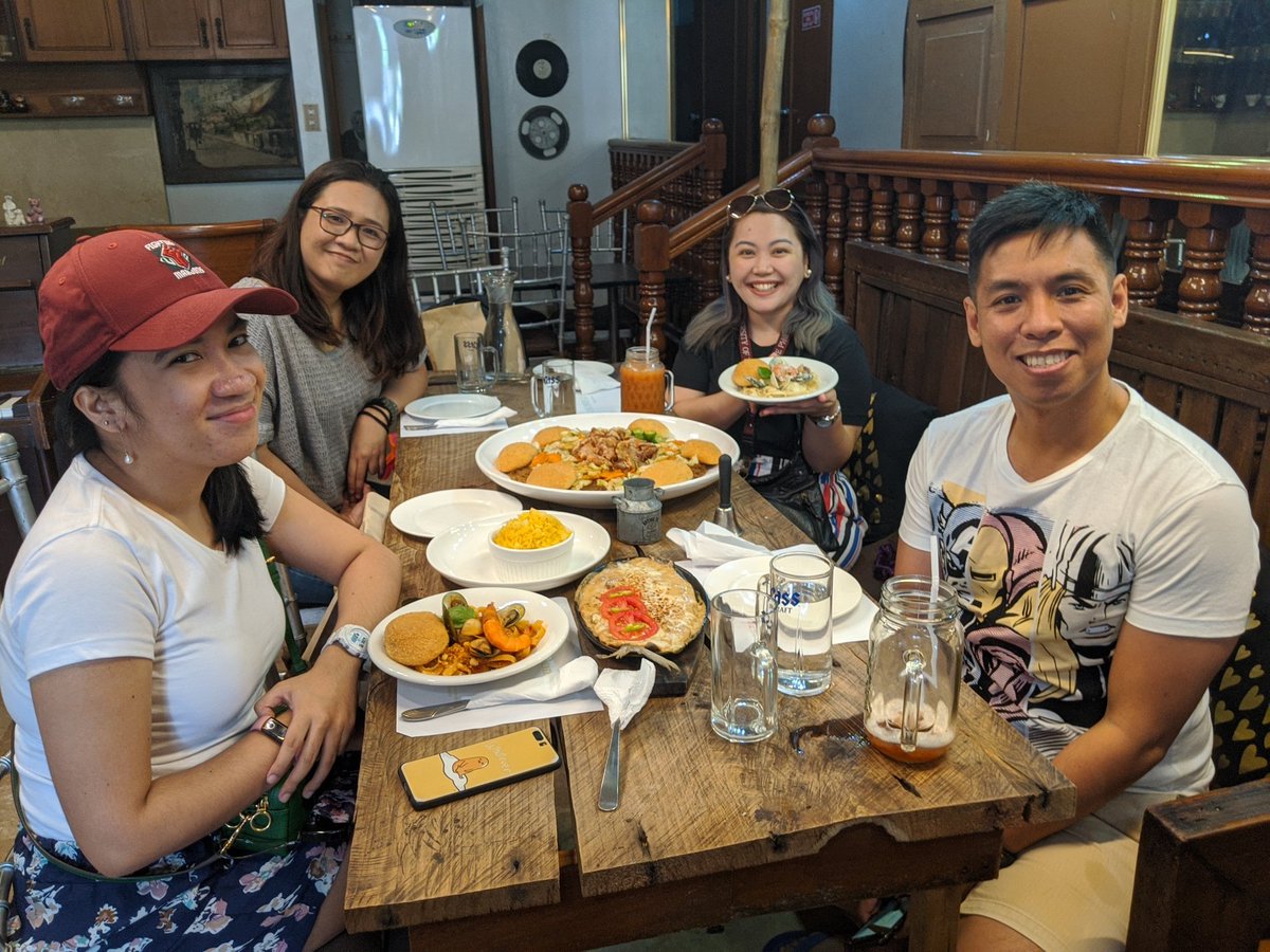 astroboyisgay's tweet photo. Grabe the pancit we had earlier, so huge! Also, nag one seat apart kami, social distancing, ya know. #CoreGs #WhenInMarikina #Marikeatna #keysieats https://t.co/Mwc6Rc4P1J