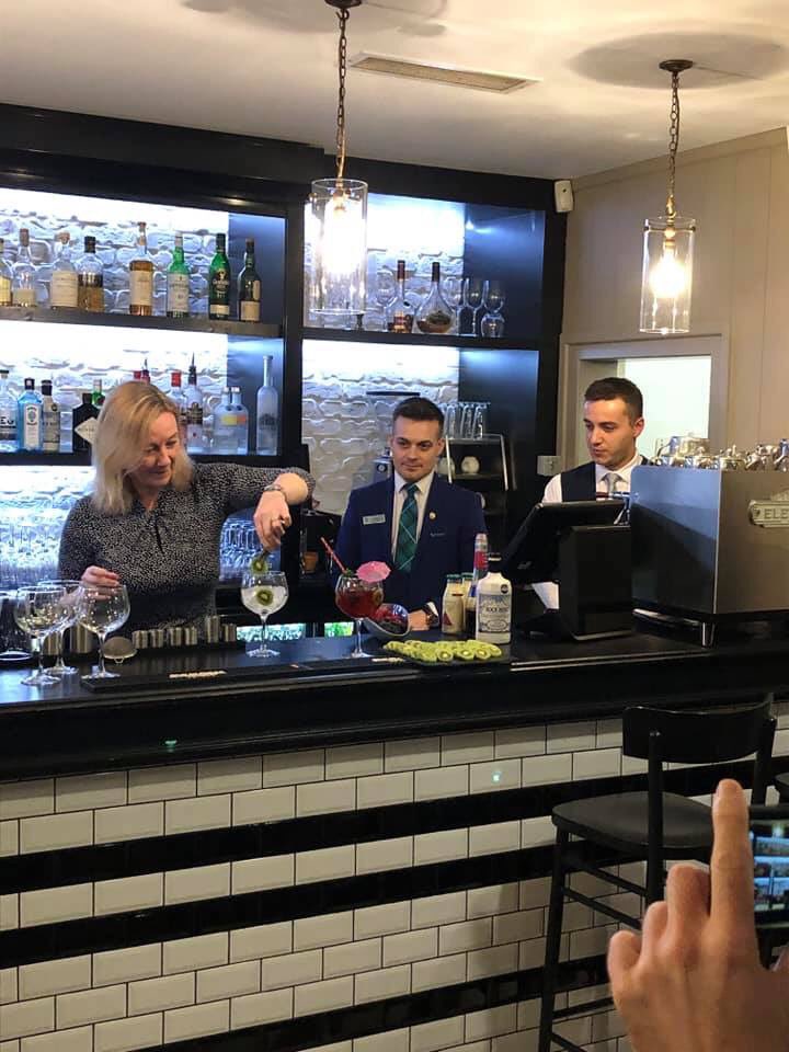 SarahEwen1's tweet photo. Great first night with our #AgentPartners on our #FamTrip in #Aviemore #CocktailMasterClass #PizzaMaking #Mice #eventprofs @MacAviemore @MacdonaldHotels https://t.co/d8PaPcpok4
