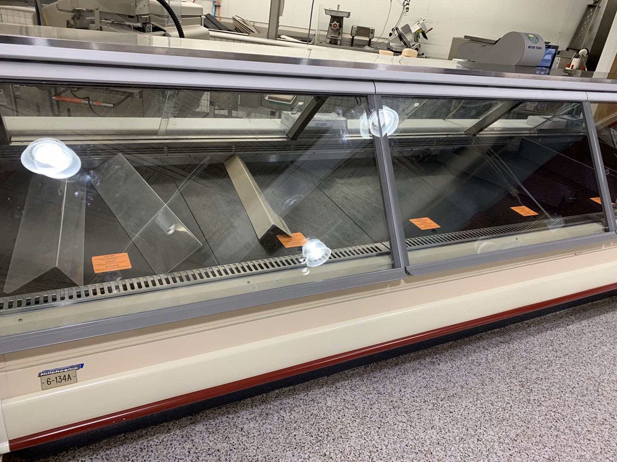 lenaye's tweet image. It’s not just toilet rolls are being stockpiled due to #coronavirus in US. This is a scene from #Dadeland  #Publix supermarket in  #Miami yesterday. All fresh meat and seafood counters are empty. @howroute