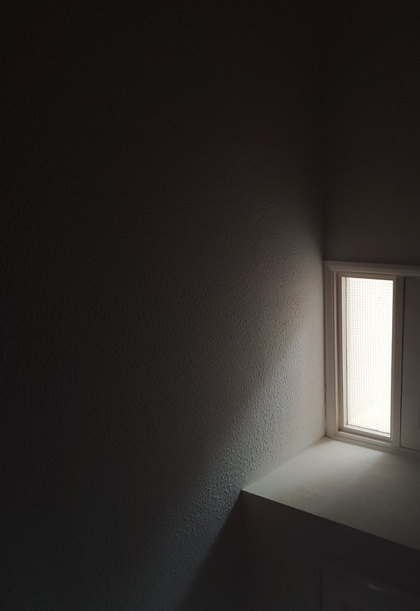 atighrada's tweet image. Light #creatingAtHome